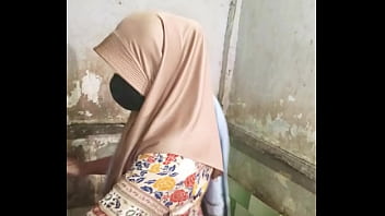 Mandi Sambil Menggoda Diri Di Kamar Mandi