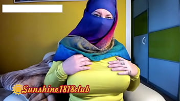 Gadis Muslim Berhijab Di Timur Tengah Terekam Kamera 2 November