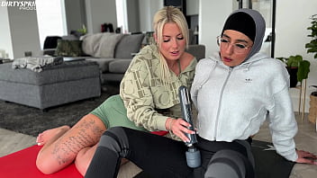 Aaliyah Berhijab Diajari Emily Cara Relaksasi Usai Latihan Gym