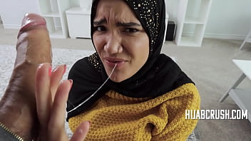 Remaja Berhijab Tak Terima Syarat Kasar Kakak Tiri