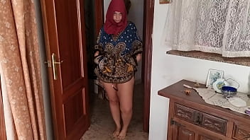 Hijab Panas Untuk Pria Bule