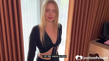 Gadis Rusia Seksi Melahap Batang Kerasku
