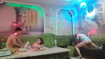 Pesta Seks Grup Hot Di Ktv China Dengan Gadis Cantik