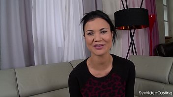 Eksibisionis Jasmine Jae Tak Sabar Mainkan Lubang Mesumnya
