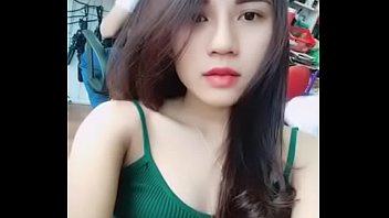 Gadis Seksi Ngobrol Panas Di Chat