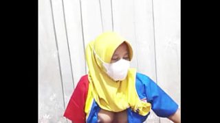 Wanita Berhijab Di Indomaret Masturbasi Sebelum Mulai Kerja