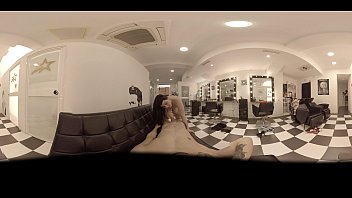 Vr Porn: Tukang Cukur Spesial Dengan Layanan Blowjob Menggoda
