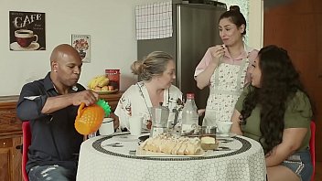 Rumah Maksiat: Suami Tertipu, Ibu Tak Setia, Dan Pembantu Yang Menggoda Semua Orang | Emme White, Alessandra Maia, Agatha Ludovino, Capoeira