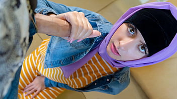 Gadis Timur Tengah Siap Jalani Momen Intim Dengan Pelatihnya – Hijablust