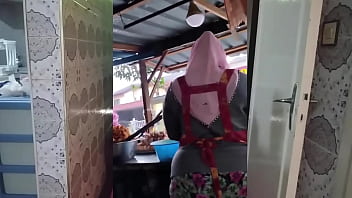 Seksi Muslimah Indonesia Berbodi Montok