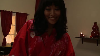 Yuki Mori Merunduk Dan Memohon Untuk Kontol Besar Amerika