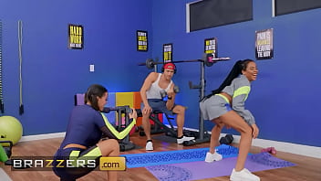 Brazzers – Saksikan Bintang Porno Terseksi Berkeringat Saat Latihan Panas Mereka