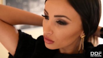 Alyssia Kent Puaskan Dahaga Dp Dengan Penampilan Memukau