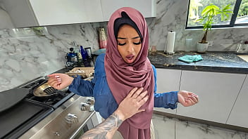 Istri Berhijab Seksi Ingin Selamatkan Pernikahan Dengan Belajar Oral Dan Bicara Mesum – Hijablust