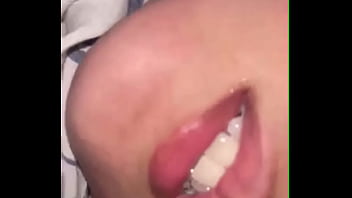 Tante Indonesia Minta Pijat, Badannya Pegel Banget!
