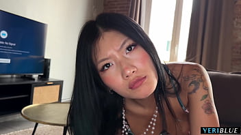 Ayah Tiri Kejutkan Adik Tiri China Kirim Foto Bugil!