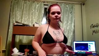 Wanita Rusia Berisi Nikmati Malam Panas Yang Menggairahkan