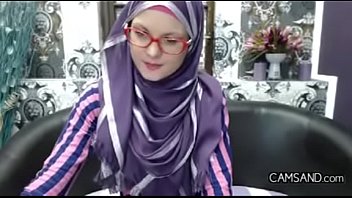 Pembisnis Cantik Berhijab Yang Menggoda