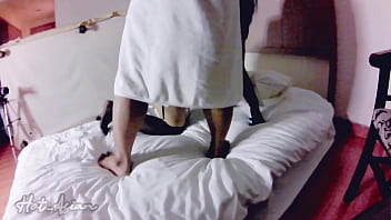 Gadis Asia Cantik Menawarkan Diri Untuk Transaksi Seksual