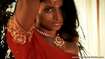 Gadis Eksotis Dari Negeri Hindustan