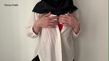 Sekretaris Berhijab Yang Seksi Rela Dibayar Lebih Untuk Kenaikan Gaji