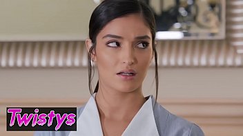 Ketika Cewek Main – (india Summer, Emily Willis) – Tunduk Patuh – Twistys