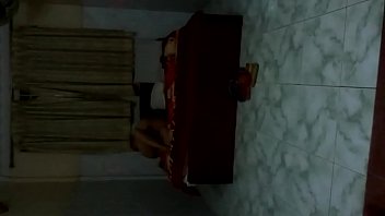 Momen Romantis Bersama Pasangan Usai Pesta Bareng Teman