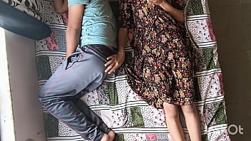 Desi Bhabhi Shivani Rayu Devar Yang Tertidur Dengan Pose Amazon Yang Menggoda