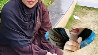 Gadis Berhijab Terpaksa Beradegan Mesum Demi Uang