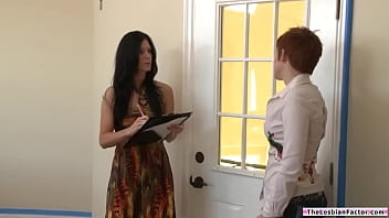 Milf Montok Digoyang Lesbian Di Ranjang