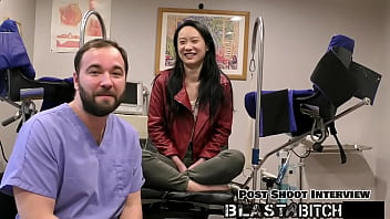 Zoe Lark Dibuat Penuh Sperma Usai Oral