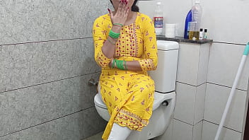 Ibu Tiri India Menggoda Anak Tirinya Di Kamar Mandi Dengan Audio Hindi