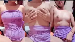 Gadis Cantik Pamer Tubuh Seksi