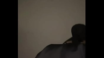 Gadis Berhijab Menggoyang Bokong Gendutnya Sambil Mengaduh