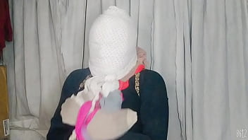 Gadis Berhijab Dalam Aksi Bondage Yang Menggoda