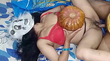 Gadis India Muda Cantik Dihardiki Tetangga Saat Halloween