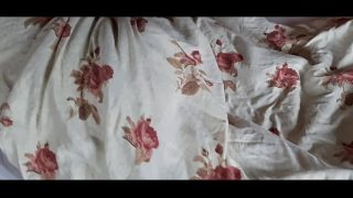 Aku Menggigil Memikirkan Kemaluan Ibu Tiriku Yang Basah.