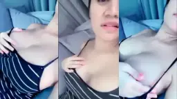 Alondra Bermalas-malasan Sambil Meremas Payudara Dan Utingnya Menonjol