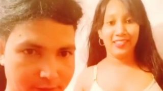 Video Panas Pasangan Mesra: Istri Seksi Dan Suami Berambut Panjang Bugil