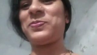 Tante India Pamer Tubuh – Video Mesum Desi Main Sendiri