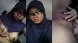Ustadzah Berjilbab Tapi Gatal Dan Telanjang Menggairahkan