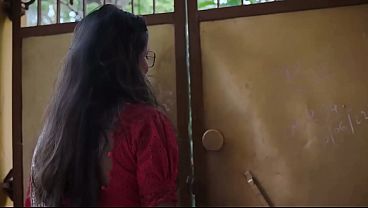 Pelayan India Cantik Bercinta Panas Dengan Audio Hindi Yang Menggoda