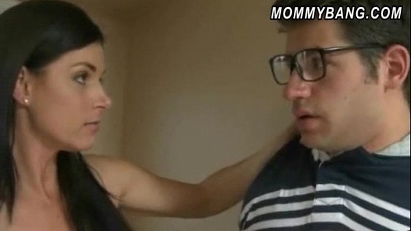 Indahnya Tiga Seksi: India Summer Dan Melanie Raine Yang Menggoda