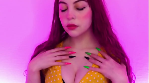 Goyang Telinga Sensual Moona Dari Rusia