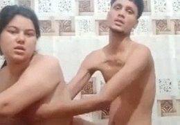 Kamar Mandi Sama Bhabhi, Basah Kuyup Dan Bikin Greget.