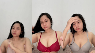 Matcha Macherita Pamer Payudara Dengan Bra Baru Yang Menggoda