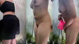 Mengintip Kamar Ganti Kolam Renang Yang Panas