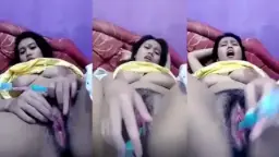 Tubuh Seksi Gadis Montok Menggairahkan Saat Bercinta Sendiri