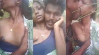 Video Panas Pasangan Desi Bercinta Liar Di Semak-semak