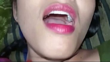Video Panas Adegan Ciuman Intim Dan Bercinta Keras Dengan Gadis India Seksi Janvibhabhi